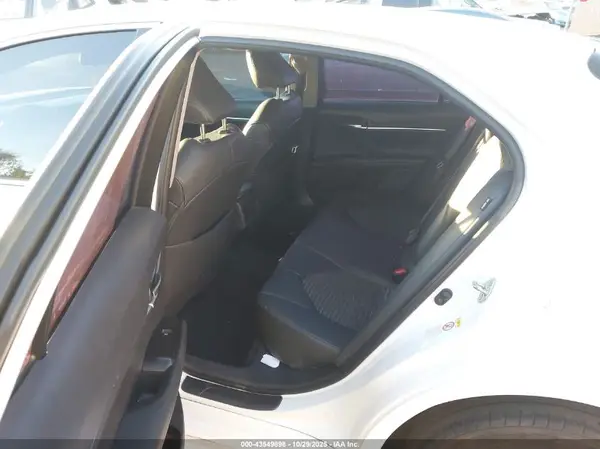 4T1B11HK0JU657646 2018 TOYOTA CAMRY - Image 8