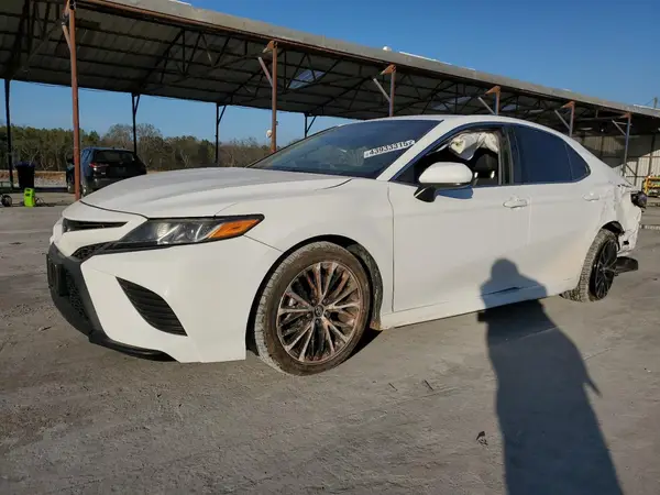 4T1B11HK0JU659669 2018 TOYOTA CAMRY - Image 1