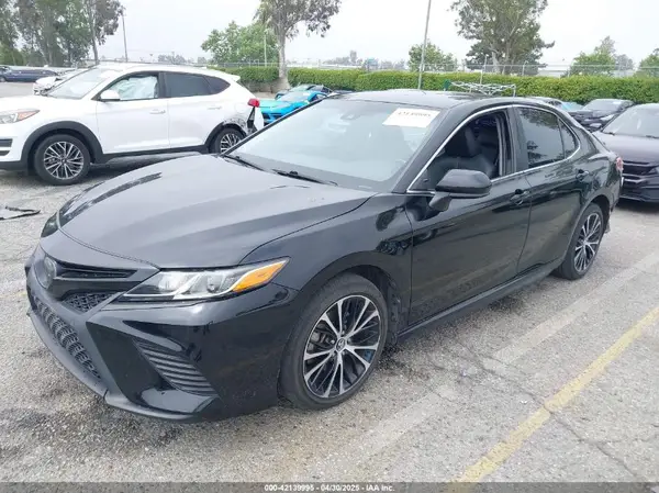 4T1B11HK0JU660482 2018 TOYOTA CAMRY - Image 2