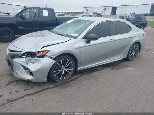 4T1B11HK0JU660627 2018 TOYOTA CAMRY - Image 2