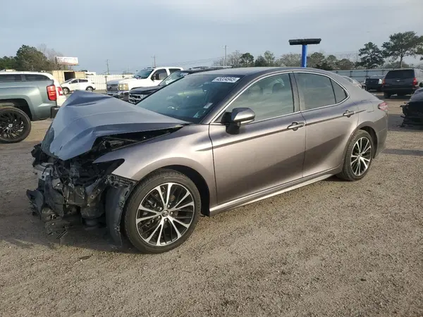 4T1B11HK0JU661311 2018 TOYOTA CAMRY - Image 1