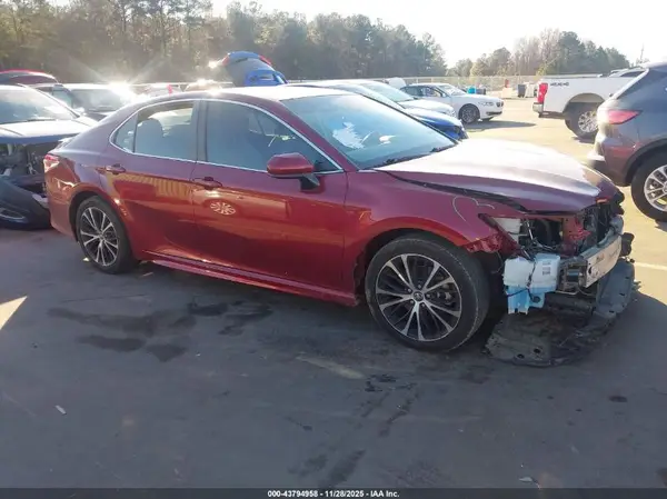 4T1B11HK0JU661907 2018 TOYOTA CAMRY - Image 1