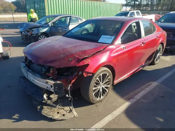 4T1B11HK0JU661907 2018 TOYOTA CAMRY - Image 2