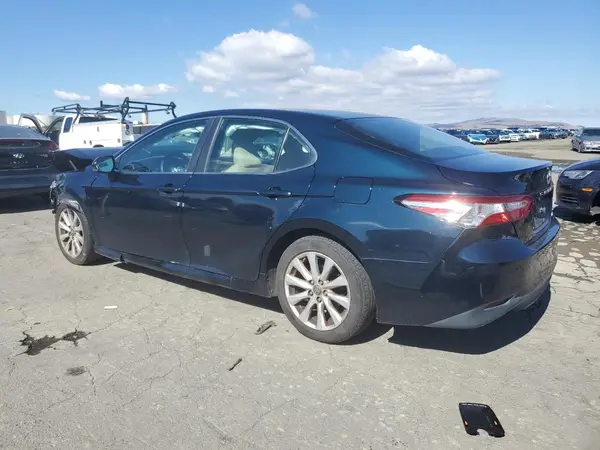 4T1B11HK0JU662250 2018 TOYOTA CAMRY - Image 2