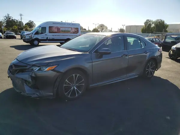 4T1B11HK0JU664063 2018 TOYOTA CAMRY - Image 1
