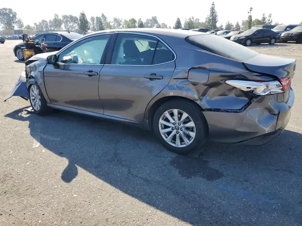 4T1B11HK0JU664998 2018 TOYOTA CAMRY - Image 2
