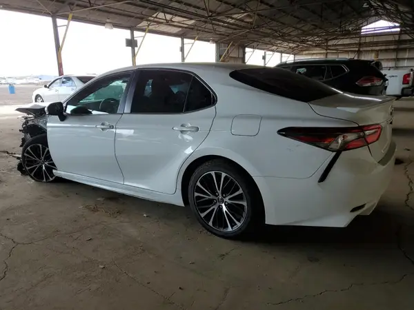 4T1B11HK0JU665150 2018 TOYOTA CAMRY - Image 2