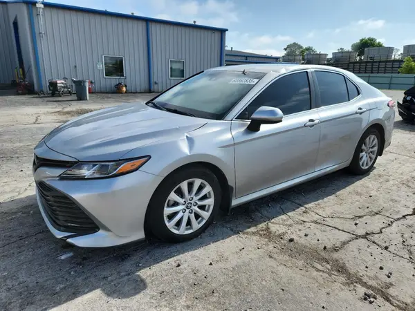 4T1B11HK0JU665195 2018 TOYOTA CAMRY - Image 1