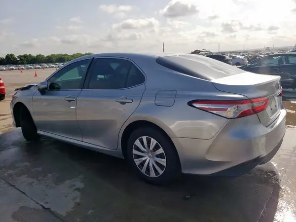 4T1B11HK0JU665259 2018 TOYOTA CAMRY - Image 2