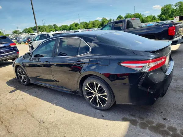 4T1B11HK0JU665682 2018 TOYOTA CAMRY - Image 2