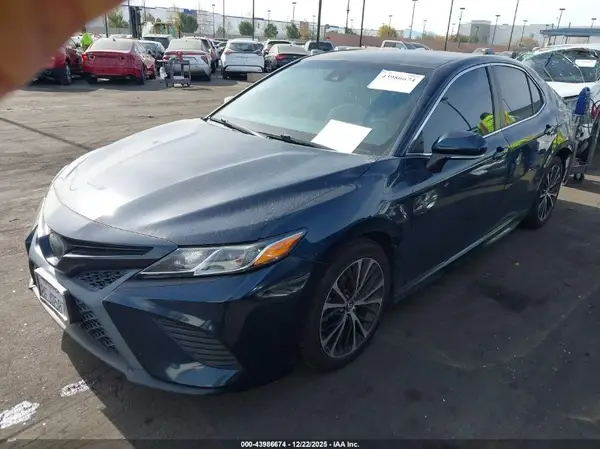 4T1B11HK0JU665729 2018 TOYOTA CAMRY - Image 2