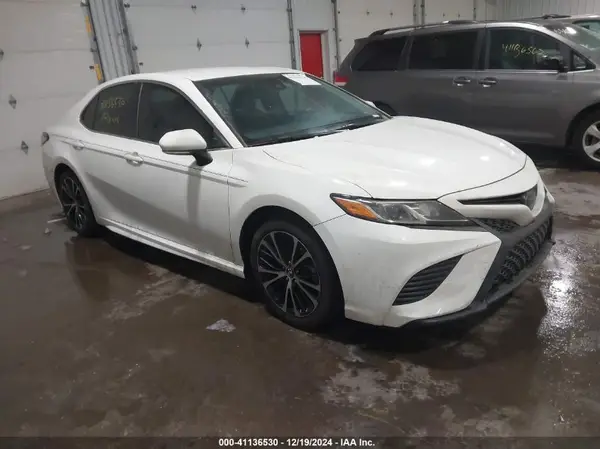 4T1B11HK0JU666041 2018 TOYOTA CAMRY - Image 1