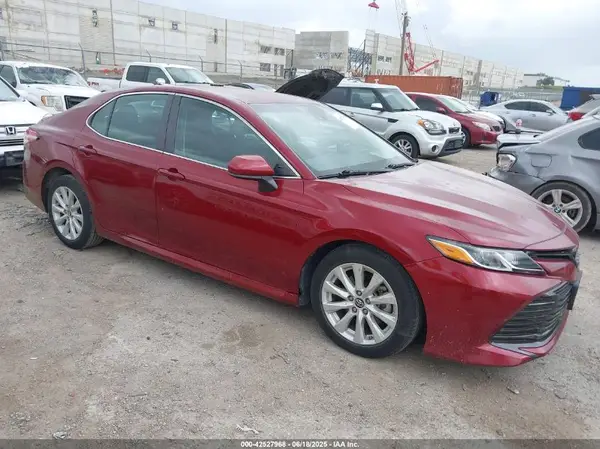 4T1B11HK0JU666279 2018 TOYOTA CAMRY - Image 1