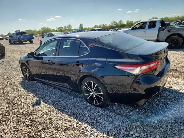 4T1B11HK0JU666444 2018 TOYOTA CAMRY - Image 2