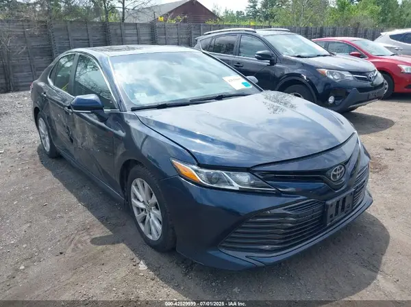 4T1B11HK0JU666685 2018 TOYOTA CAMRY - Image 1