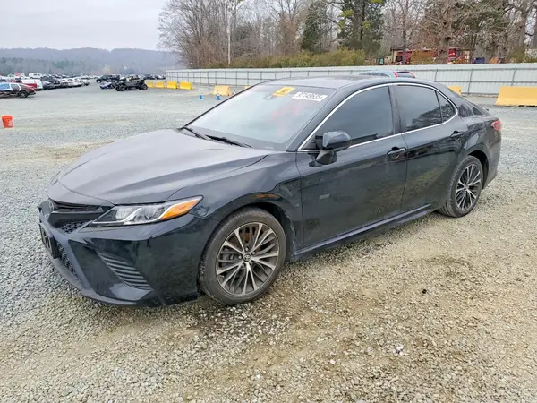 4T1B11HK0JU668145 2018 TOYOTA CAMRY - Image 1