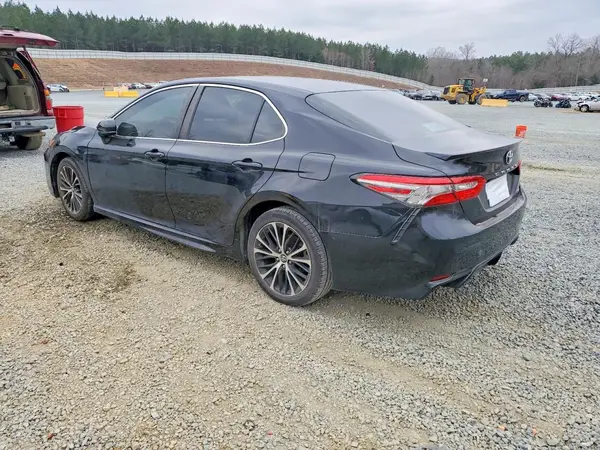 4T1B11HK0JU668145 2018 TOYOTA CAMRY - Image 2