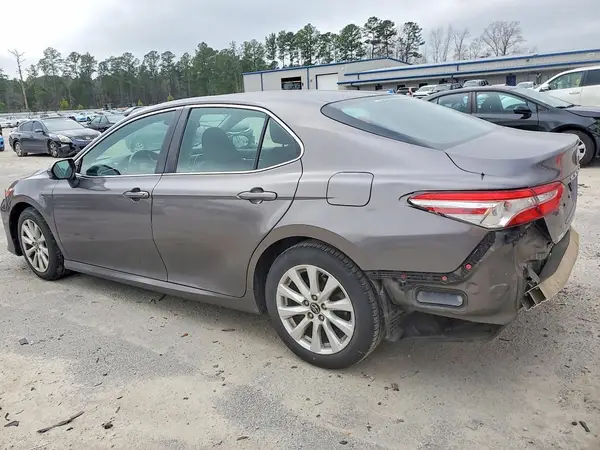 4T1B11HK0JU669361 2018 TOYOTA CAMRY - Image 2