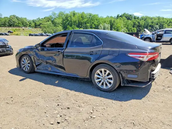 4T1B11HK0JU669490 2018 TOYOTA CAMRY - Image 2