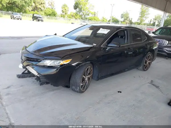 4T1B11HK0JU670512 2018 TOYOTA CAMRY - Image 2