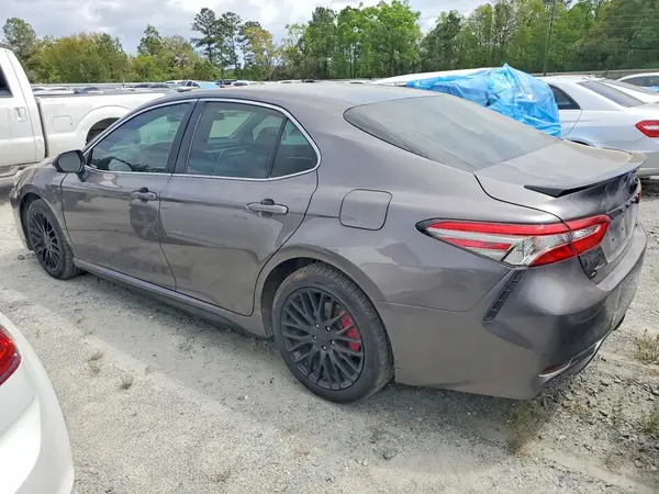 4T1B11HK0JU670638 2018 TOYOTA CAMRY - Image 2