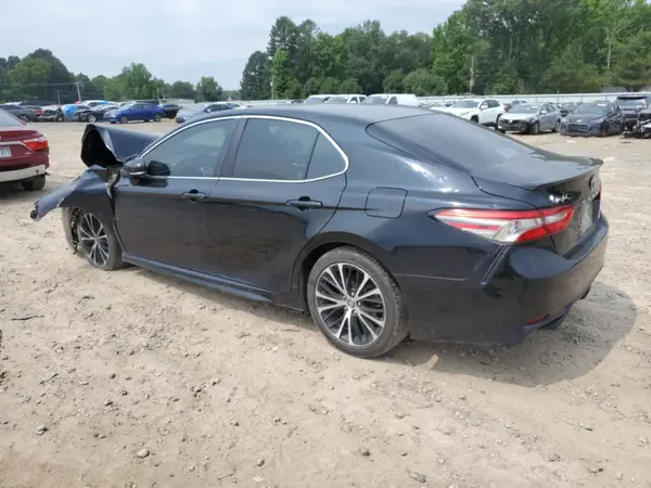 4T1B11HK0JU670641 2018 TOYOTA CAMRY - Image 2