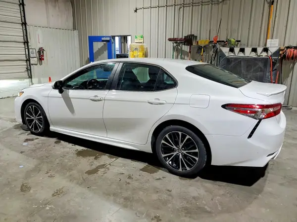 4T1B11HK0JU671336 2018 TOYOTA CAMRY - Image 2