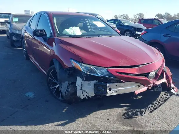 4T1B11HK0JU671451 2018 TOYOTA CAMRY - Image 1