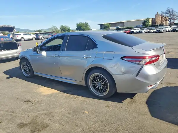 4T1B11HK0JU671921 2018 TOYOTA CAMRY - Image 2