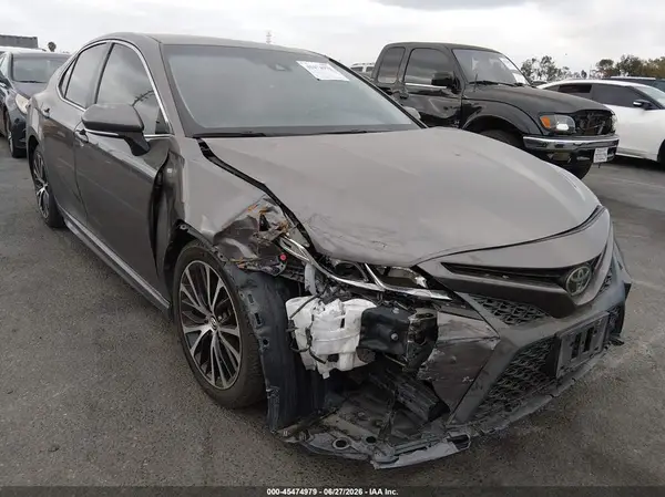 4T1B11HK0JU672423 2018 TOYOTA CAMRY - Image 1