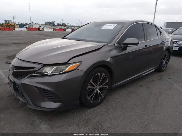 4T1B11HK0JU672423 2018 TOYOTA CAMRY - Image 2