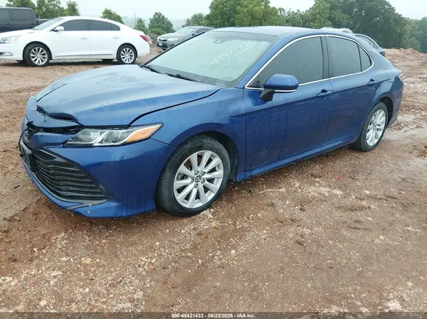 4T1B11HK0JU672843 2018 TOYOTA CAMRY - Image 2