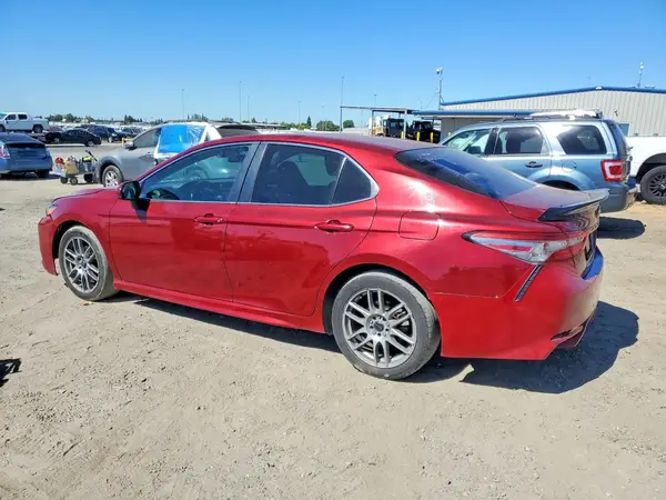 4T1B11HK0JU673412 2018 TOYOTA CAMRY - Image 2