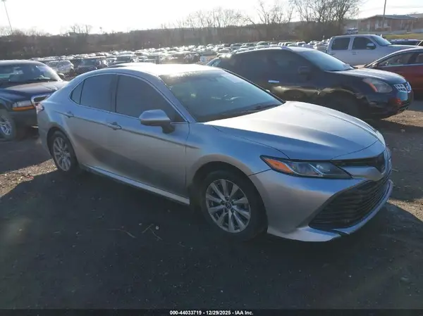 4T1B11HK0JU673426 2018 TOYOTA CAMRY - Image 1