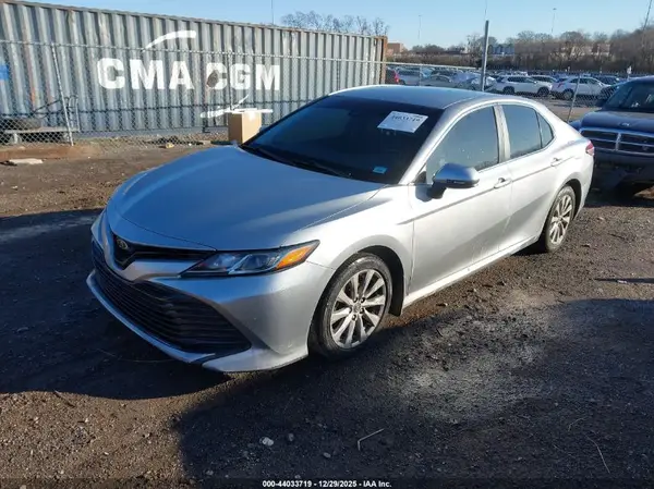 4T1B11HK0JU673426 2018 TOYOTA CAMRY - Image 2