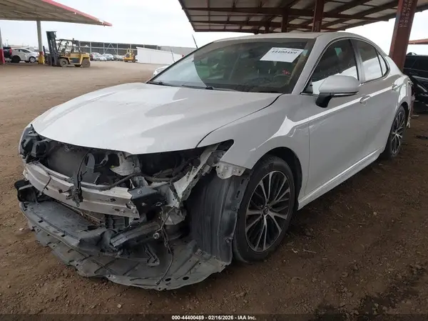 4T1B11HK0JU673605 2018 TOYOTA CAMRY - Image 2
