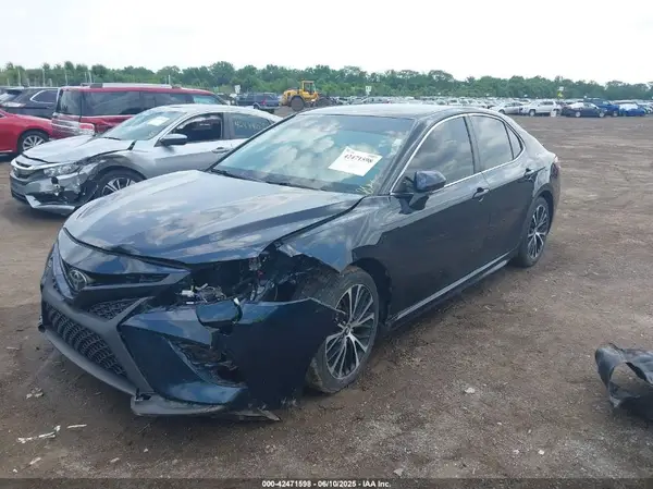 4T1B11HK0JU674687 2018 TOYOTA CAMRY - Image 2
