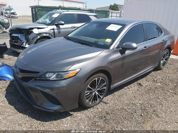 4T1B11HK0JU674902 2018 TOYOTA CAMRY - Image 2