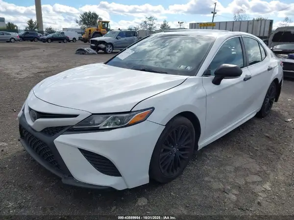 4T1B11HK0JU674964 2018 TOYOTA CAMRY - Image 2