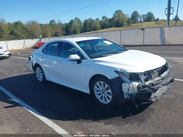 4T1B11HK0JU675595 2018 TOYOTA CAMRY - Image 1
