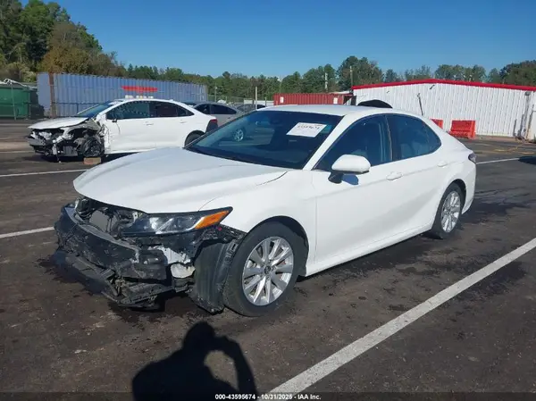 4T1B11HK0JU675595 2018 TOYOTA CAMRY - Image 2