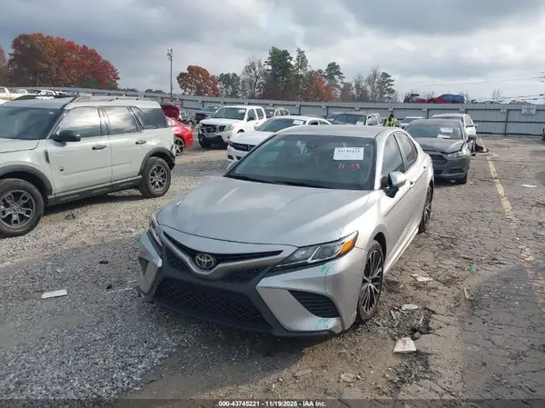 4T1B11HK0JU676245 2018 TOYOTA CAMRY - Image 2