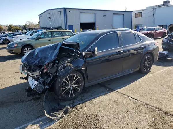 4T1B11HK0JU676570 2018 TOYOTA CAMRY - Image 1