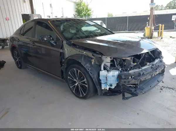 4T1B11HK0JU676858 2018 TOYOTA CAMRY - Image 1