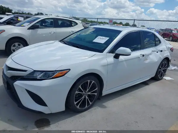 4T1B11HK0JU678741 2018 TOYOTA CAMRY - Image 2