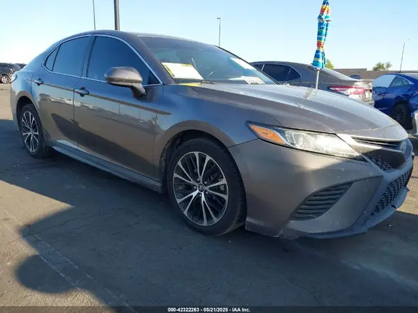 4T1B11HK0KU161764 2019 TOYOTA CAMRY - Image 1