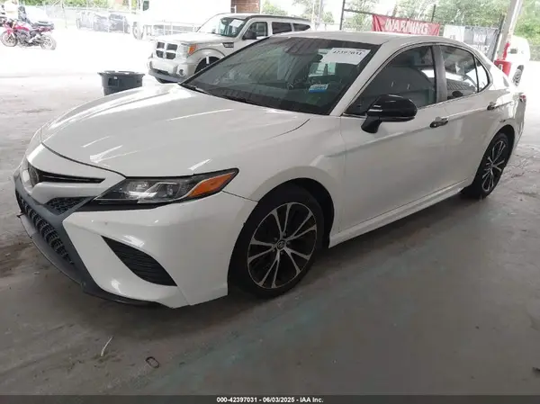 4T1B11HK0KU166883 2019 TOYOTA CAMRY - Image 2