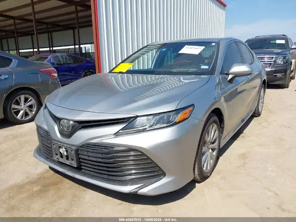 4T1B11HK0KU180265 2019 TOYOTA CAMRY - Image 2