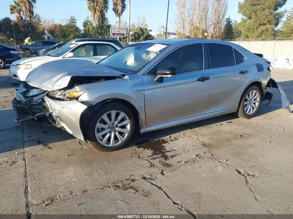 4T1B11HK0KU180489 2019 TOYOTA CAMRY - Image 2