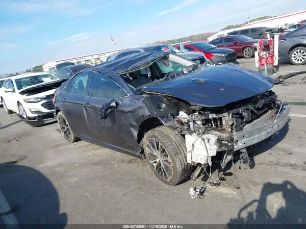 4T1B11HK0KU182579 2019 TOYOTA CAMRY - Image 1